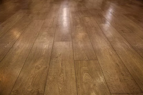 Peut-on mettre du parquet clipsable en PVC sur de la moquette ?, Nancy, SL Maçonnerie