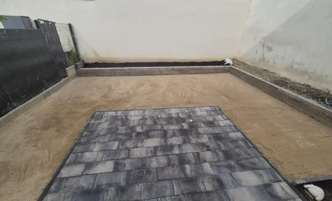Aménagement d'une terrasse avec du vrai gazon à Nancy par SL Maçonnerie, Nancy, SL Maçonnerie